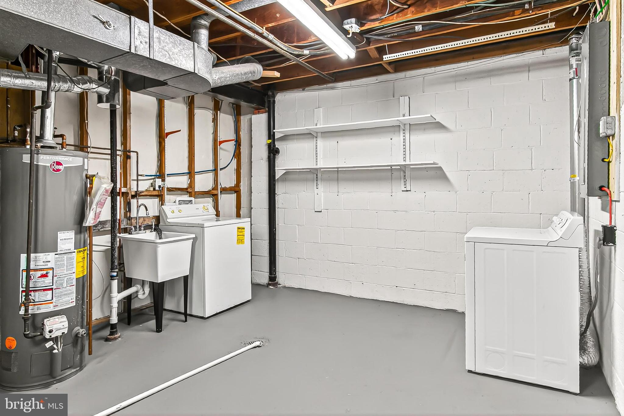 BURKE STATION SQUARE - Residential