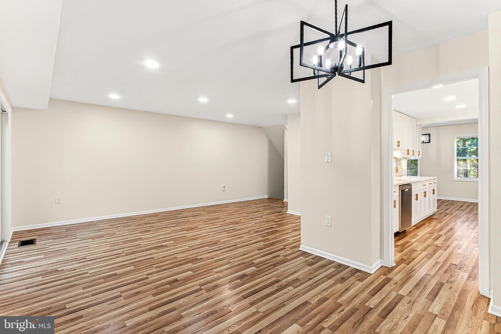 BURKE STATION SQUARE - Residential