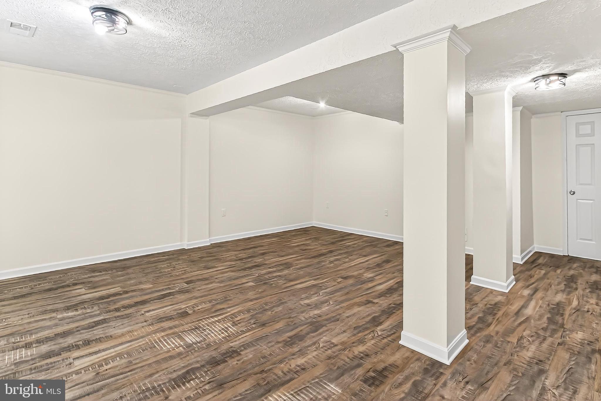 BURKE STATION SQUARE - Residential