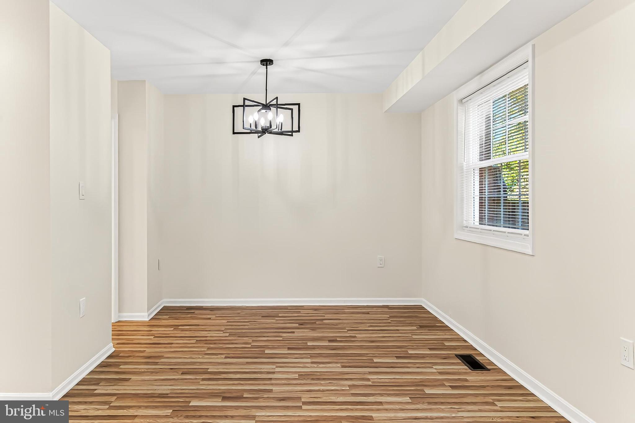 BURKE STATION SQUARE - Residential