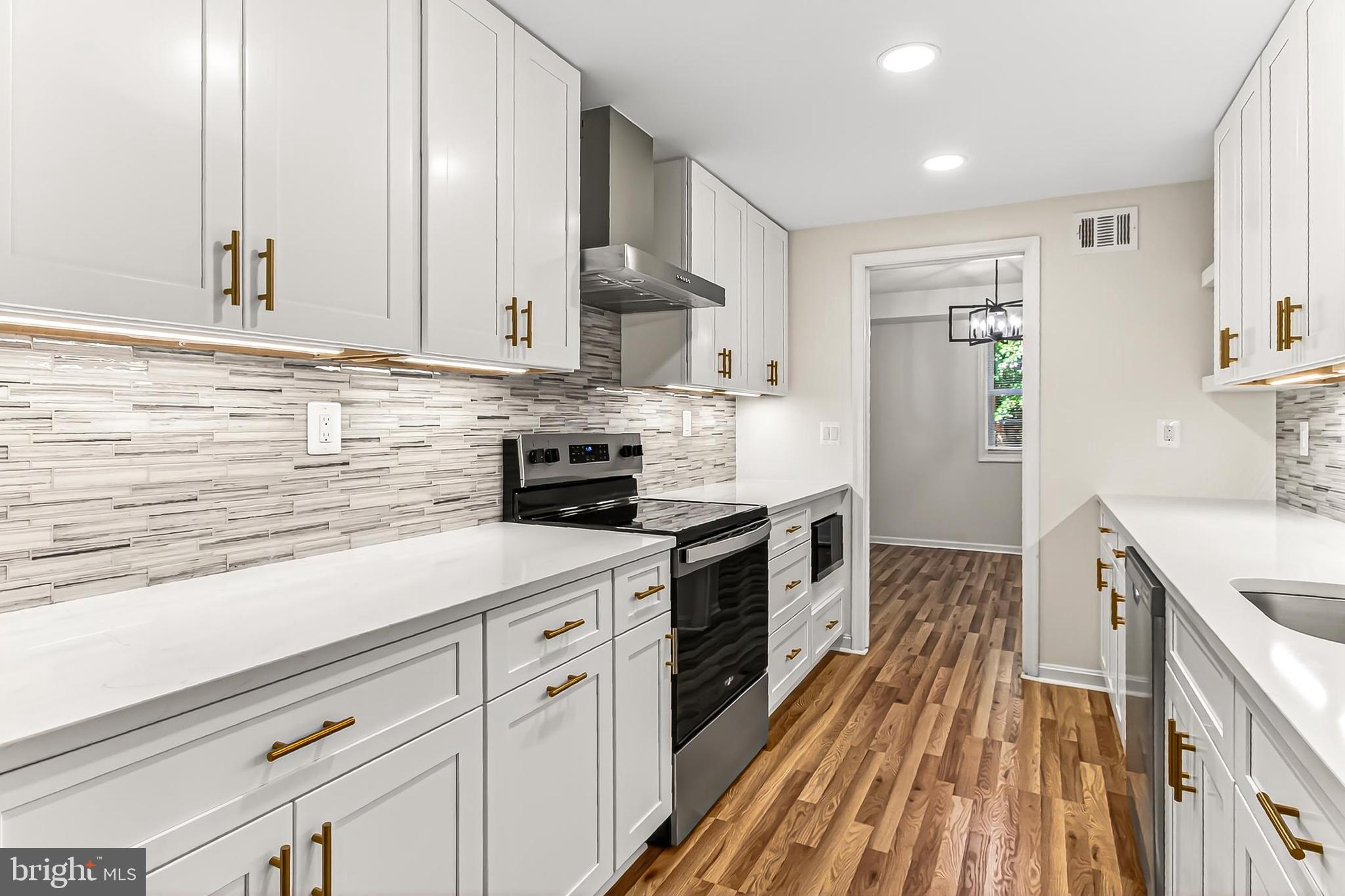 BURKE STATION SQUARE - Residential