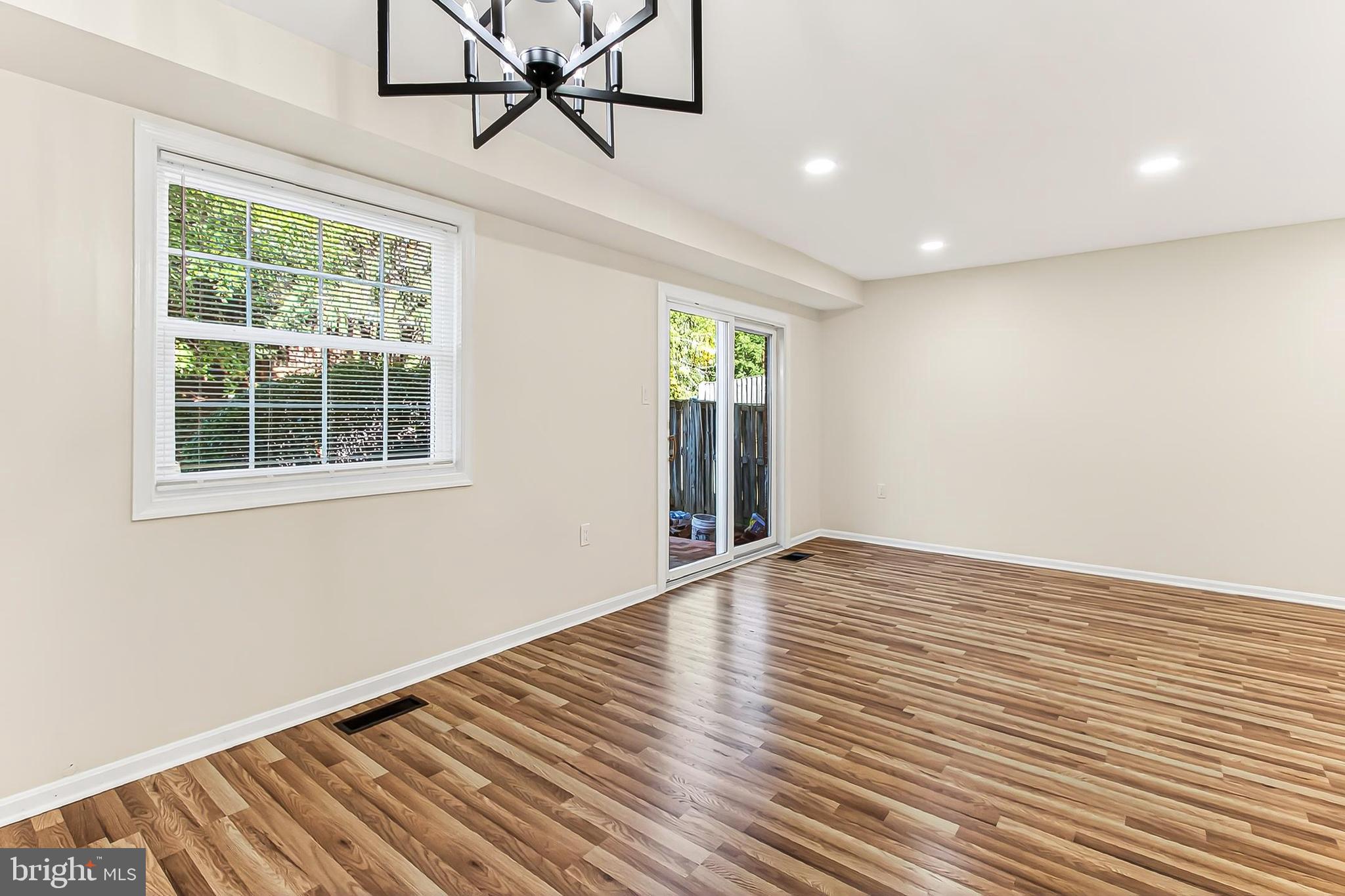 BURKE STATION SQUARE - Residential