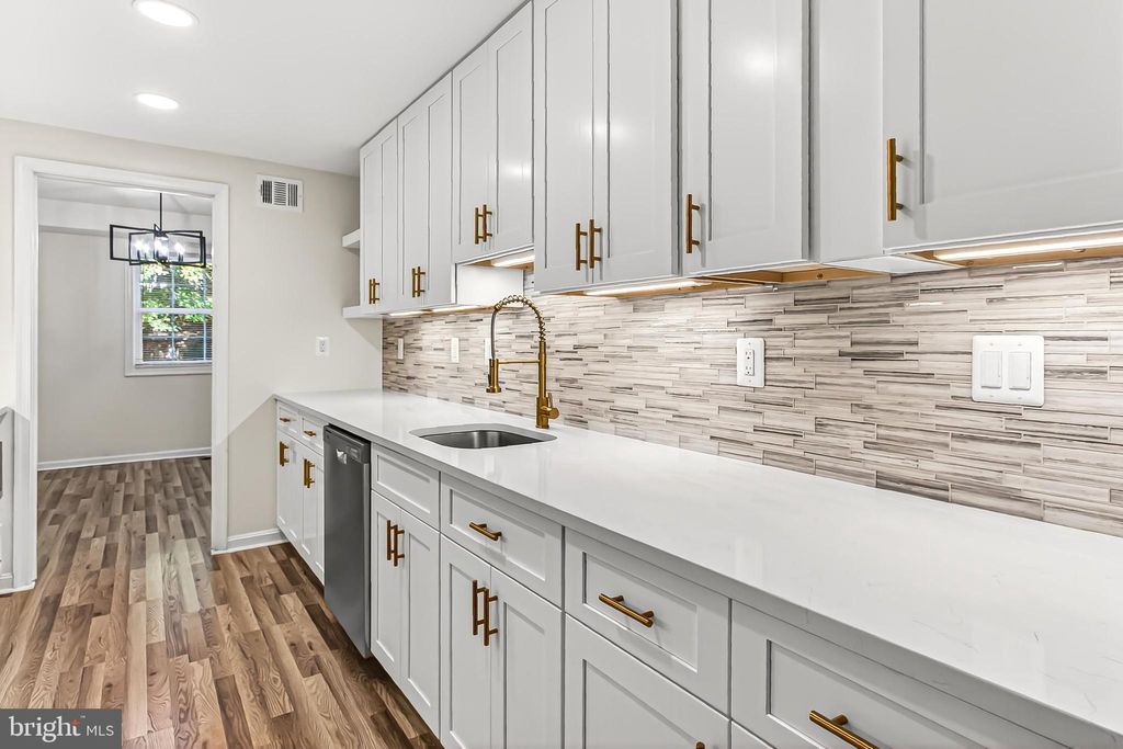 Photo of 5848 Kara Place, BURKE, VA 22015 (MLS # VAFX2275990)