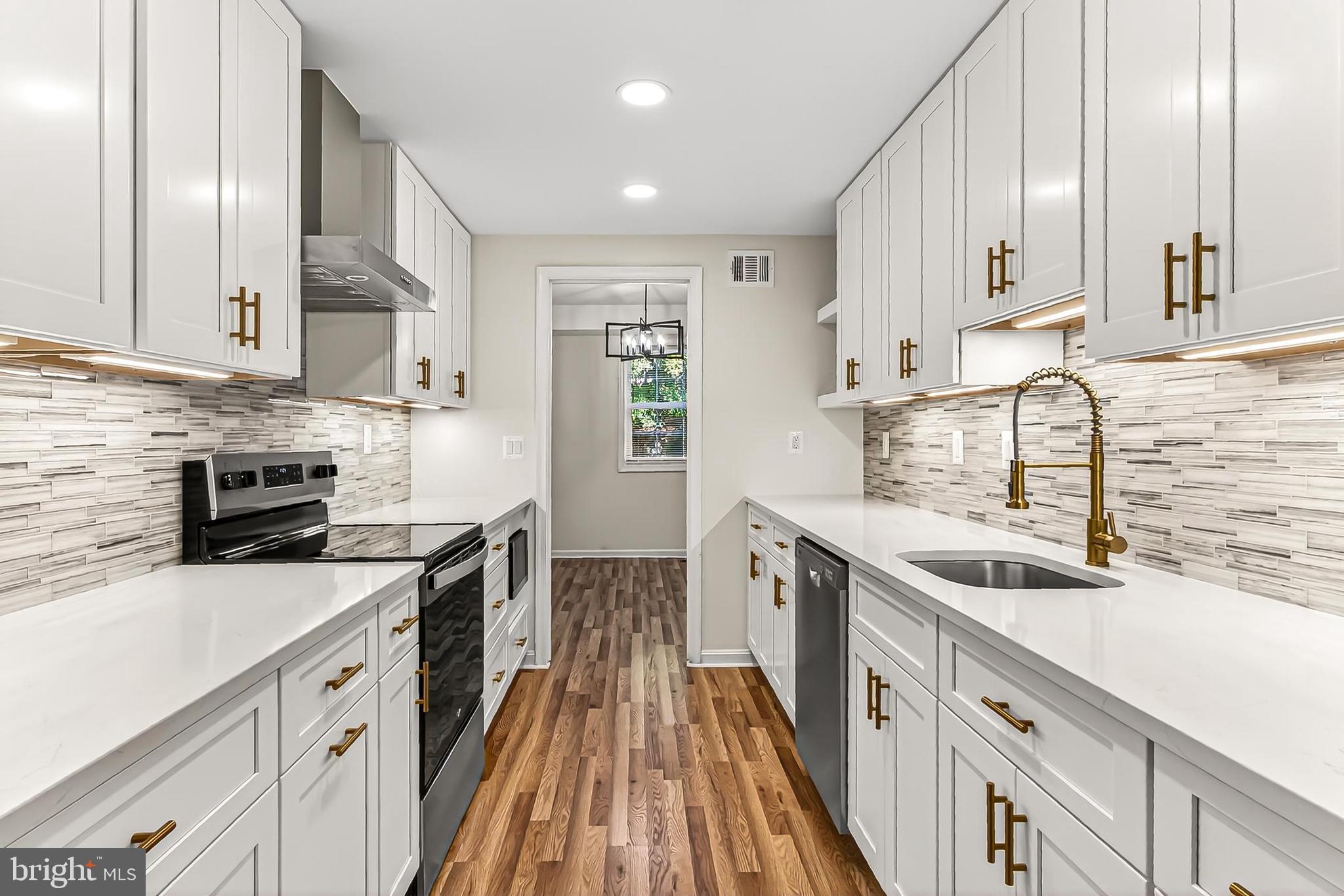 BURKE STATION SQUARE - Residential