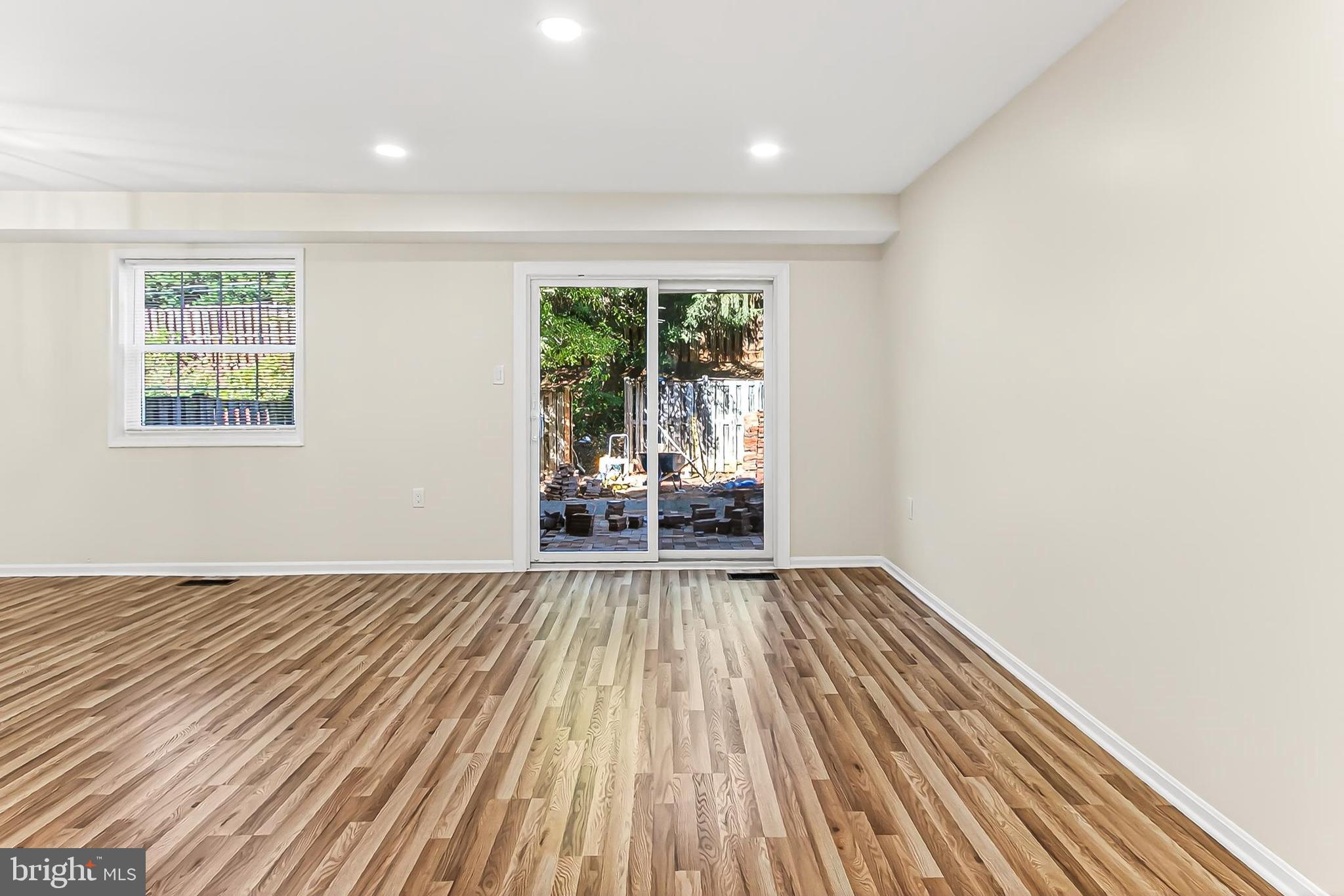 BURKE STATION SQUARE - Residential