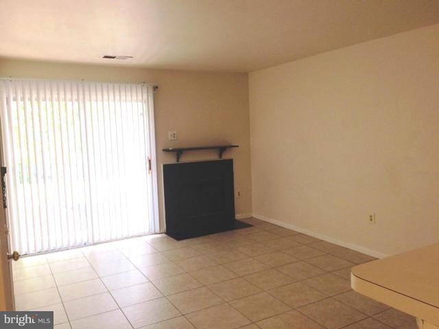 CLUSTERS AT WOODLAWN - Residential Lease