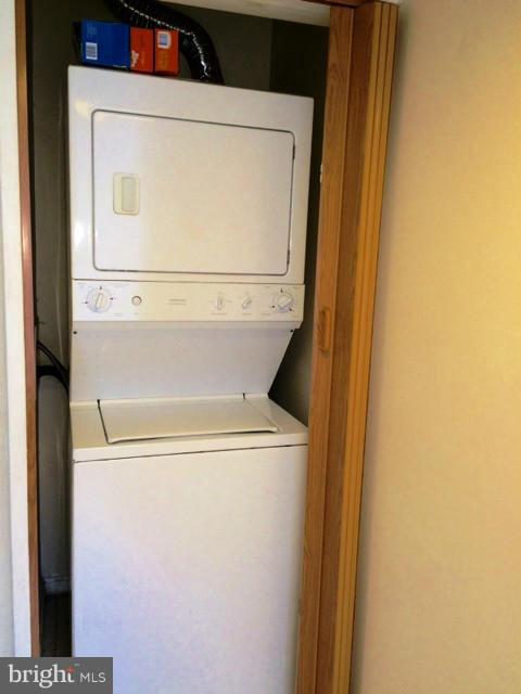 CLUSTERS AT WOODLAWN - Residential Lease