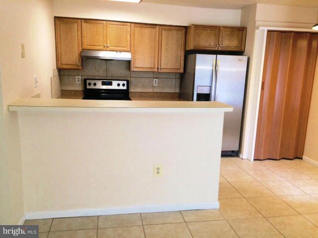 CLUSTERS AT WOODLAWN - Residential Lease