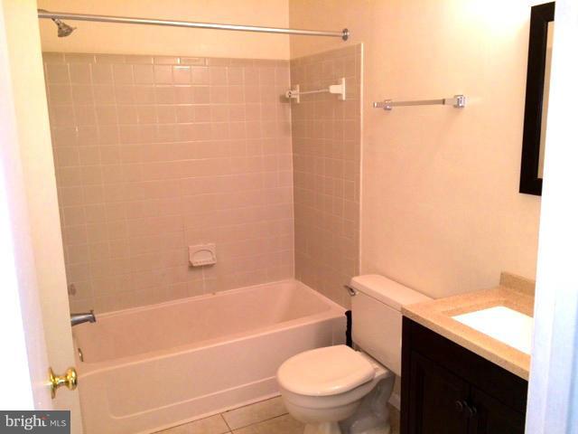 CLUSTERS AT WOODLAWN - Residential Lease