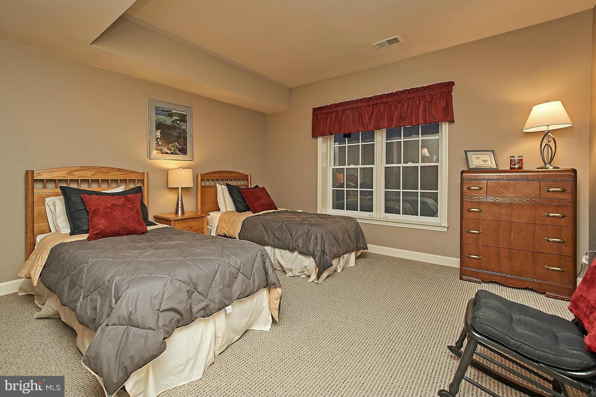 EDGEMOORE MANOR - Residential