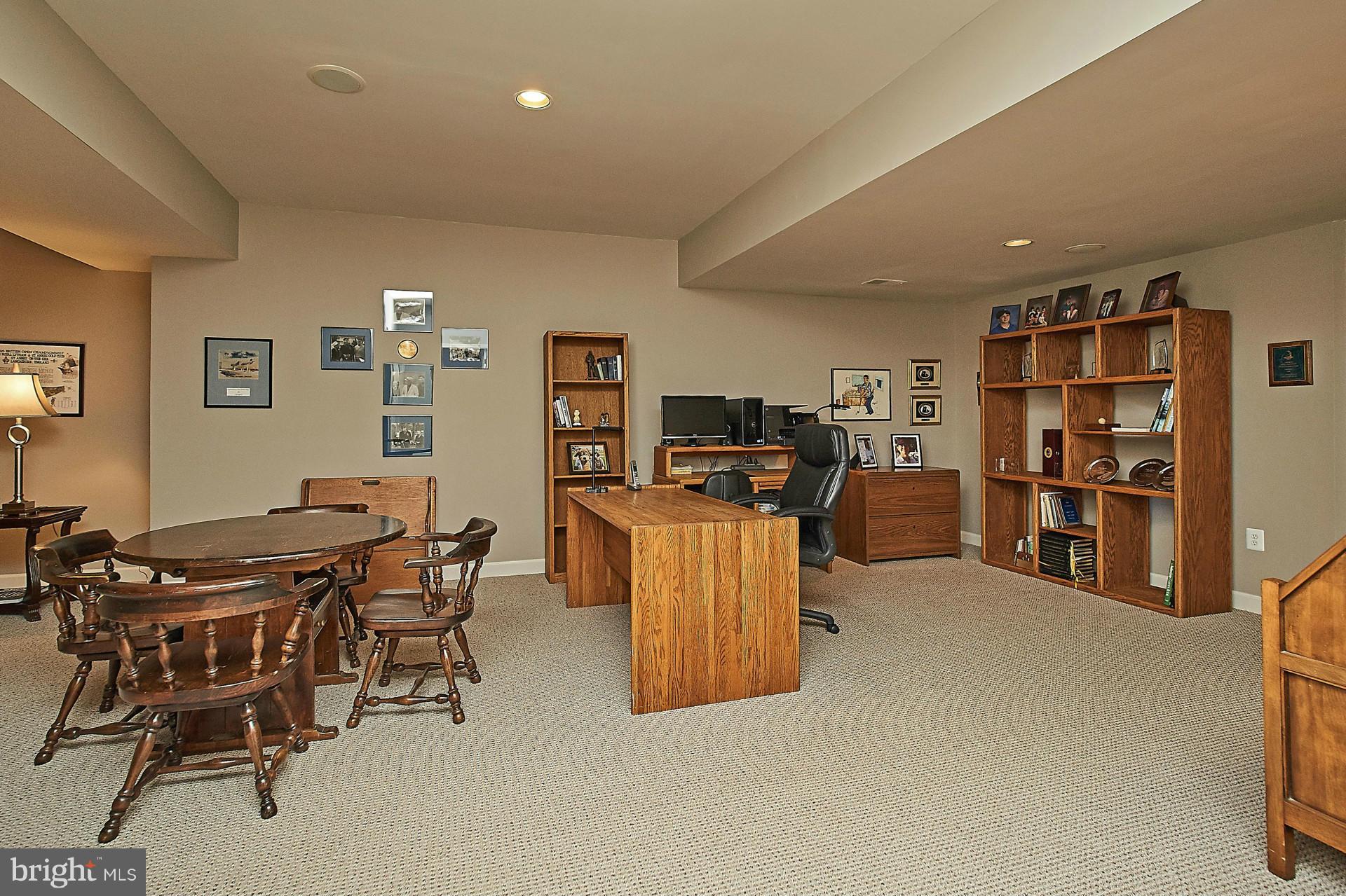 EDGEMOORE MANOR - Residential