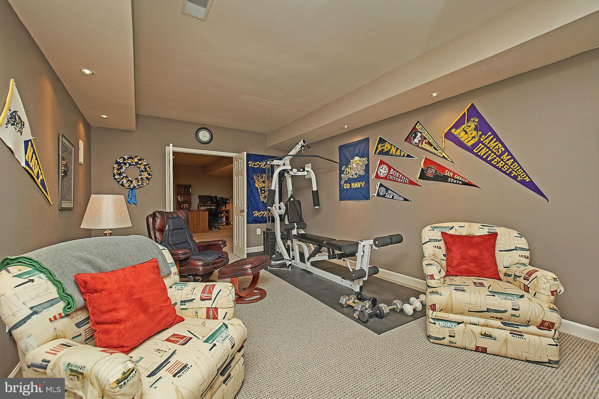 EDGEMOORE MANOR - Residential