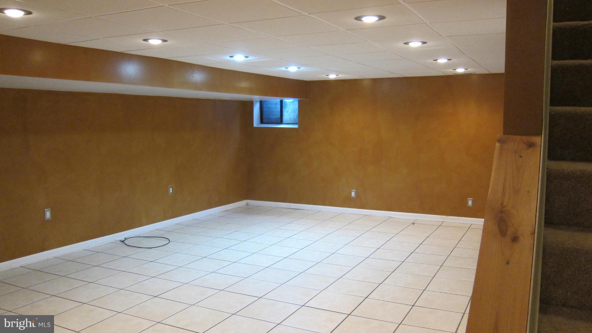 VILLAGE OAKS - Residential Lease