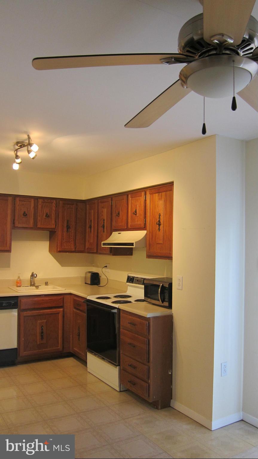 VILLAGE OAKS - Residential Lease