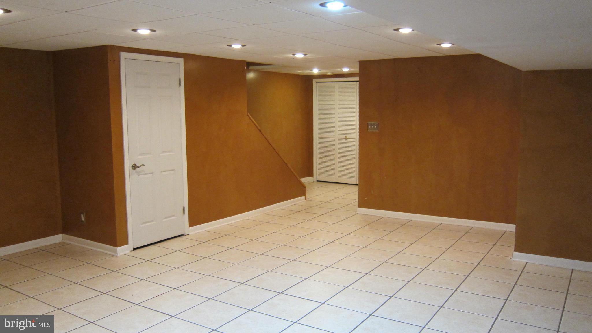 VILLAGE OAKS - Residential Lease