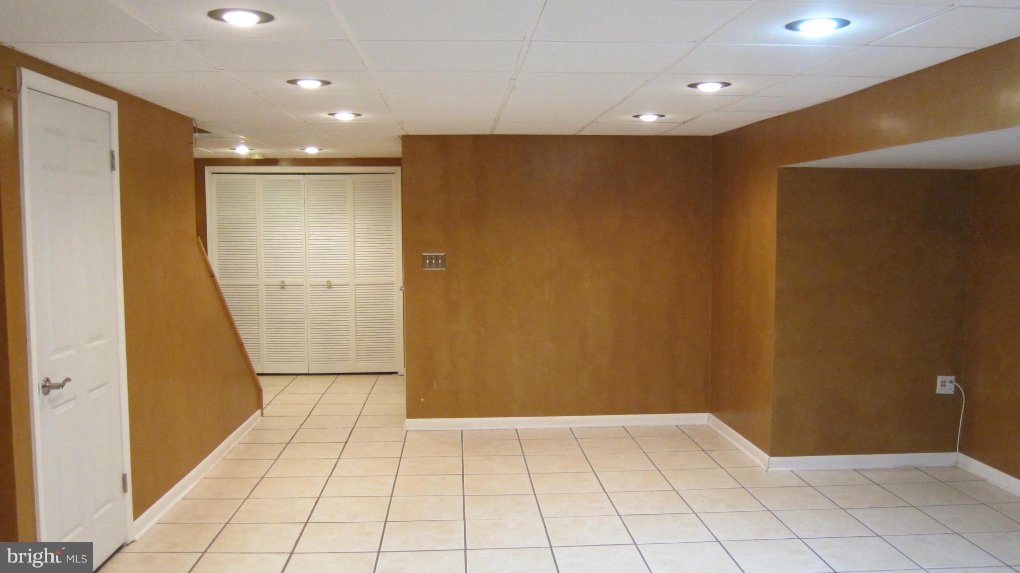 VILLAGE OAKS - Residential Lease