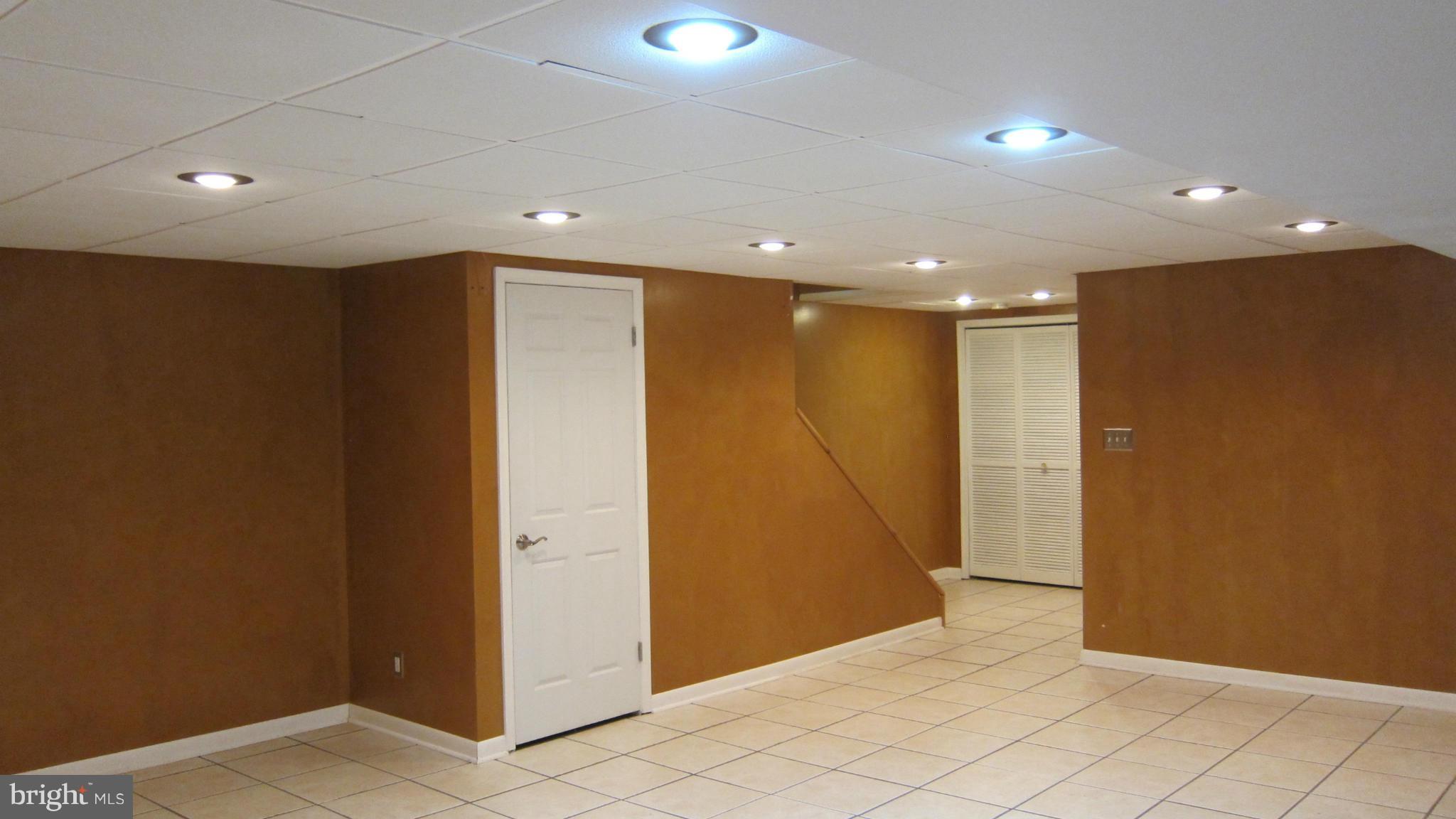 VILLAGE OAKS - Residential Lease