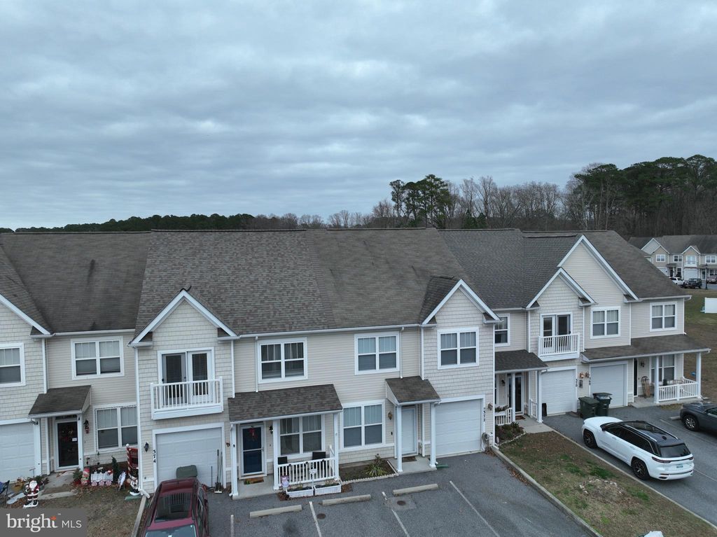 Photo of 372 Schooner Lane #604, BERLIN, MD 21811 (MLS # MDWO2035204)