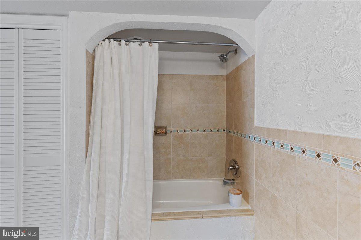 STAFFORD MEADOWS - Residential Lease