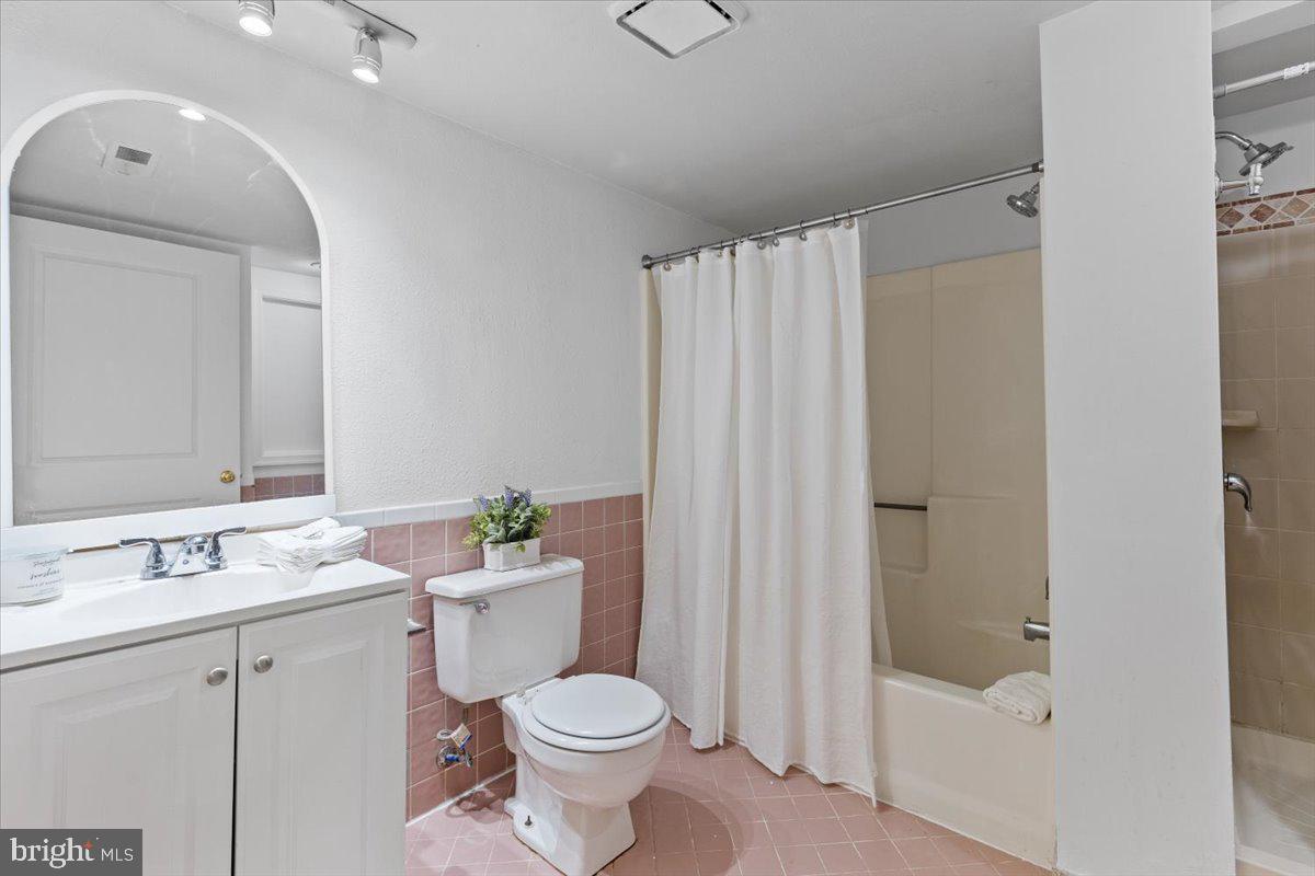 STAFFORD MEADOWS - Residential Lease