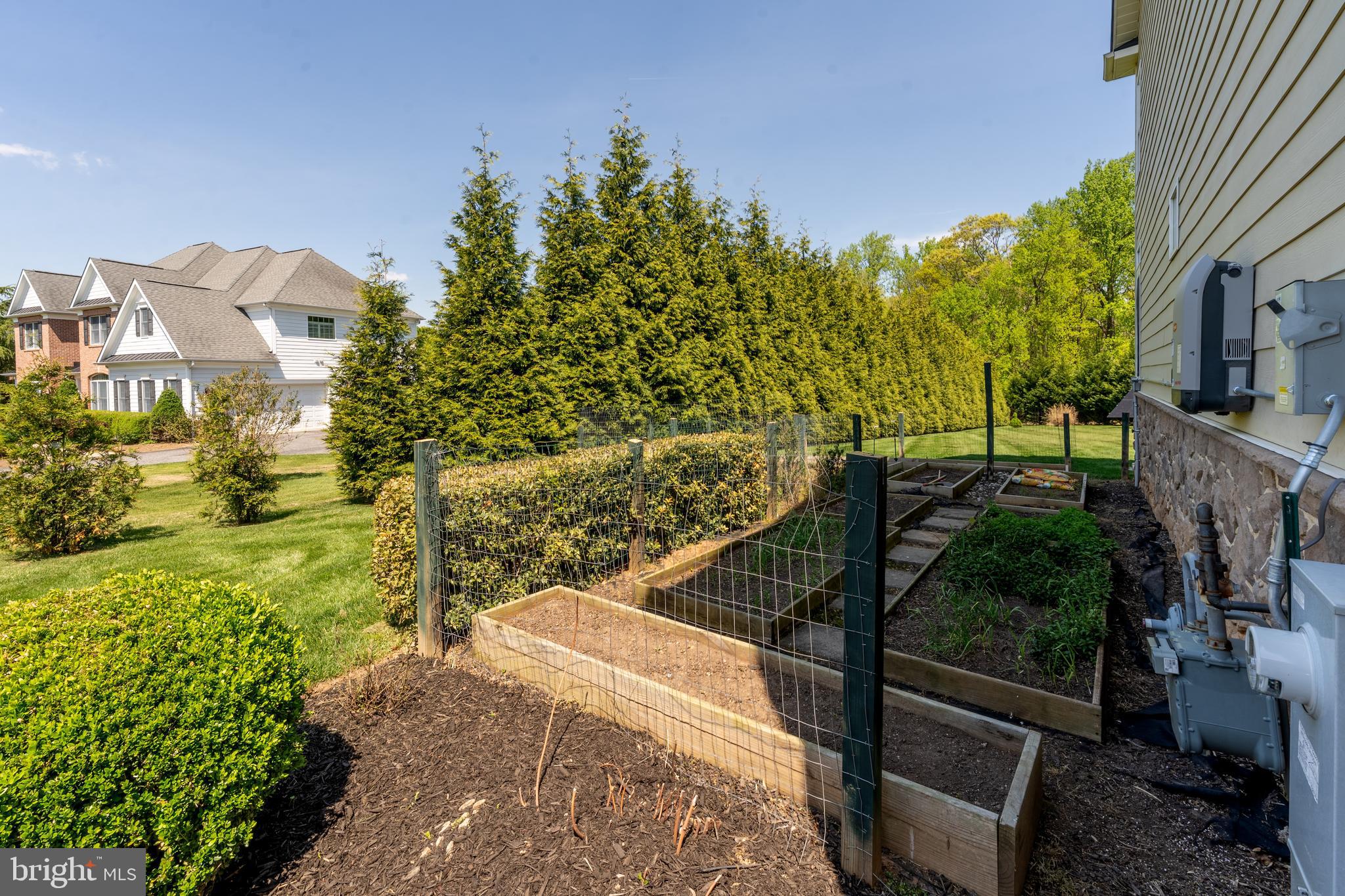 BRIAR KNOLL - Residential