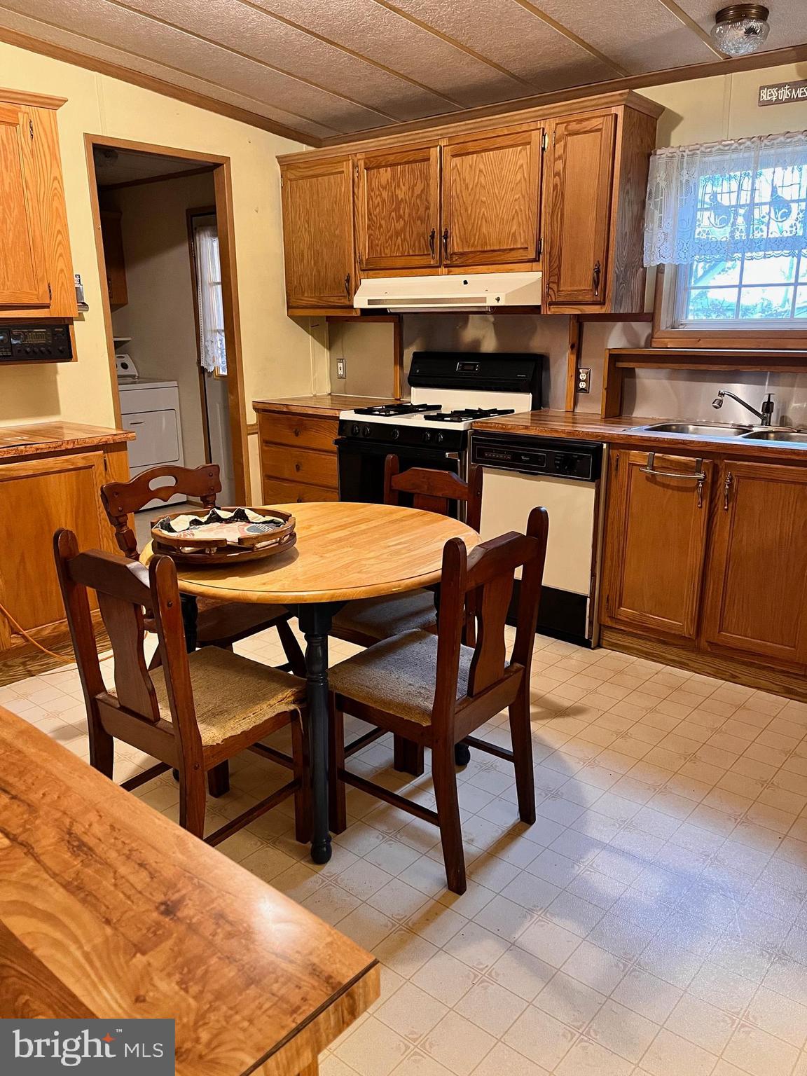 CRESTWOOD ESTATES MHP - Residential