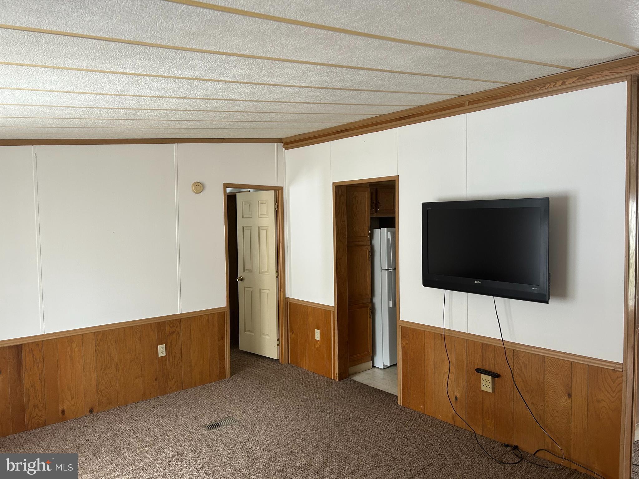 CRESTWOOD ESTATES MHP - Residential