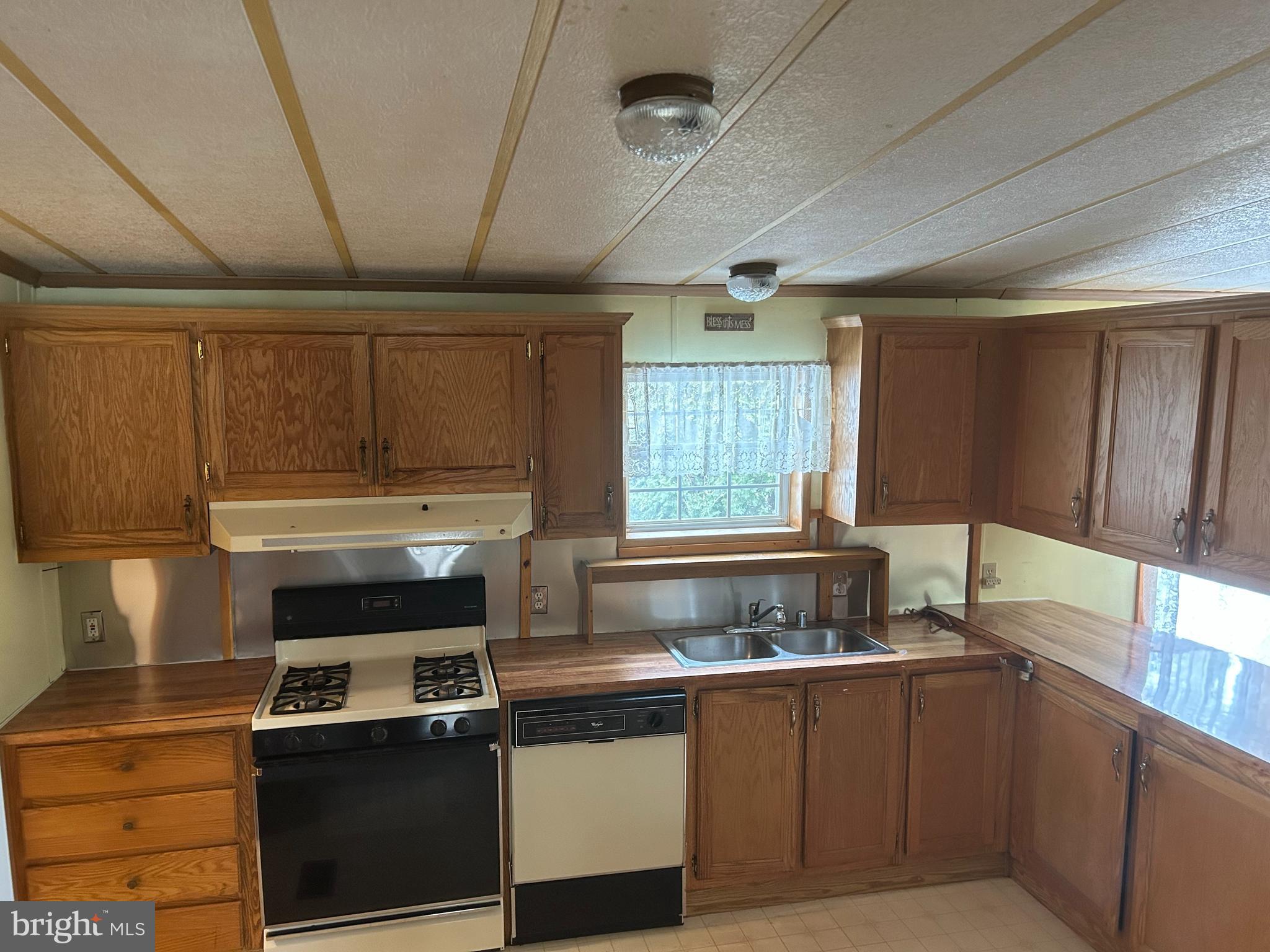 CRESTWOOD ESTATES MHP - Residential