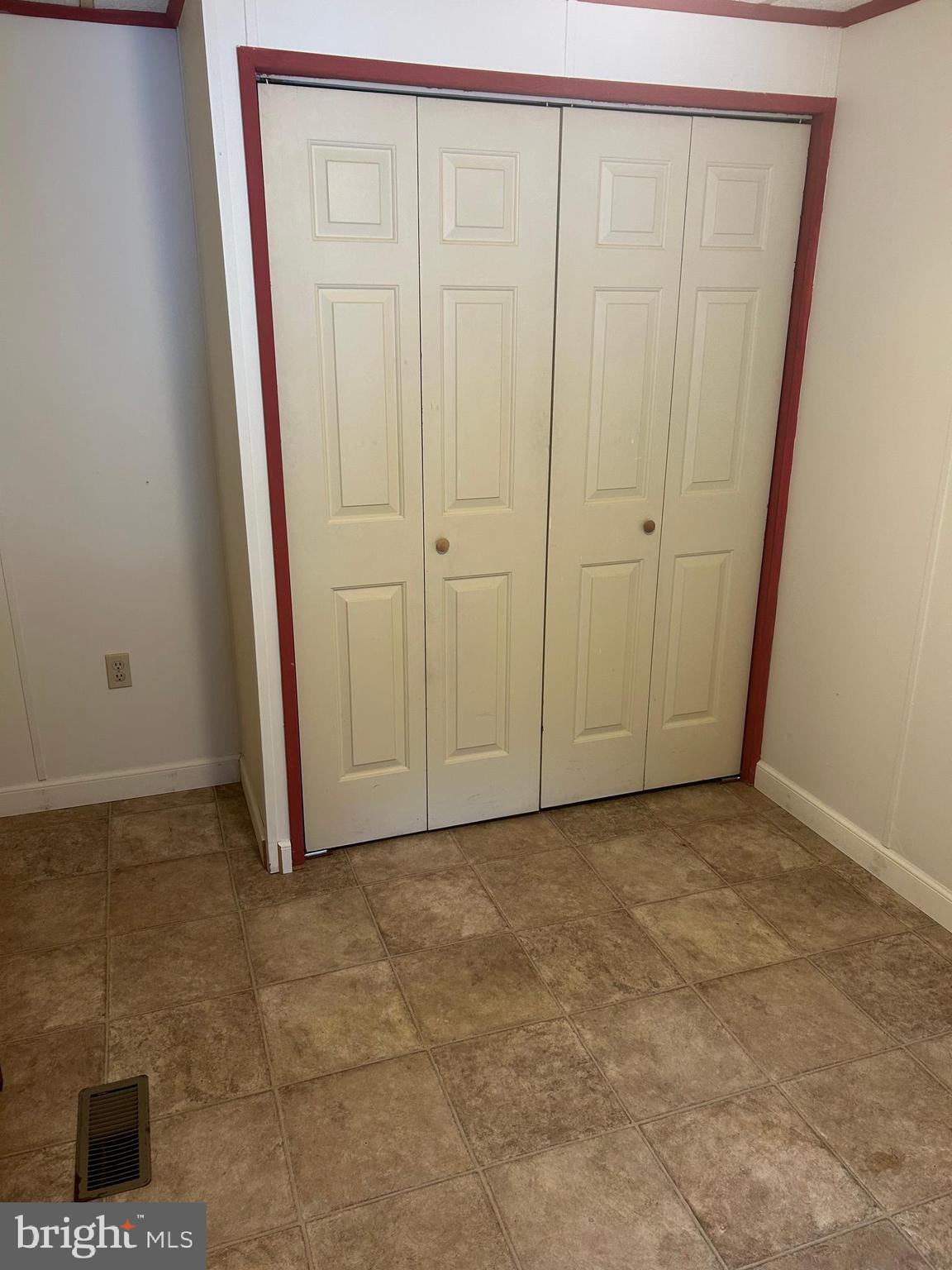 CRESTWOOD ESTATES MHP - Residential