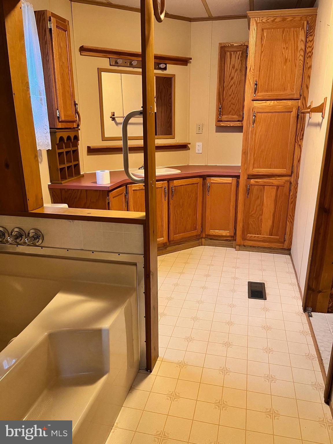 CRESTWOOD ESTATES MHP - Residential