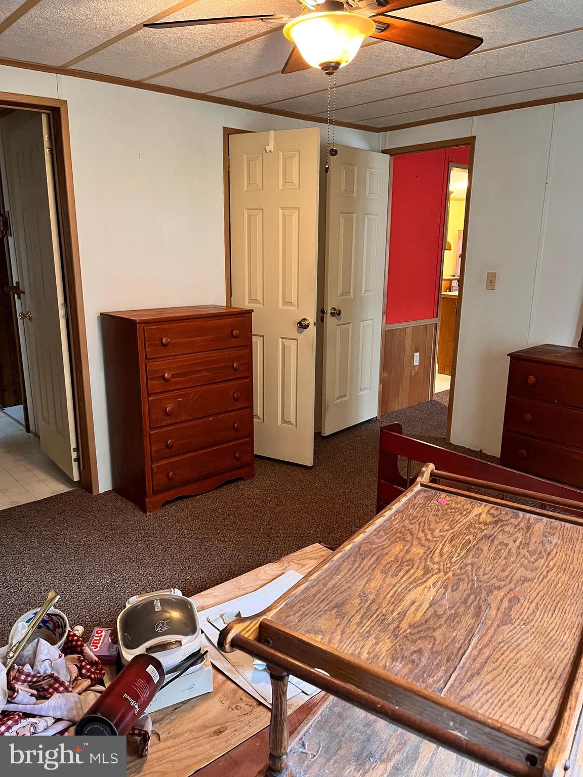 CRESTWOOD ESTATES MHP - Residential