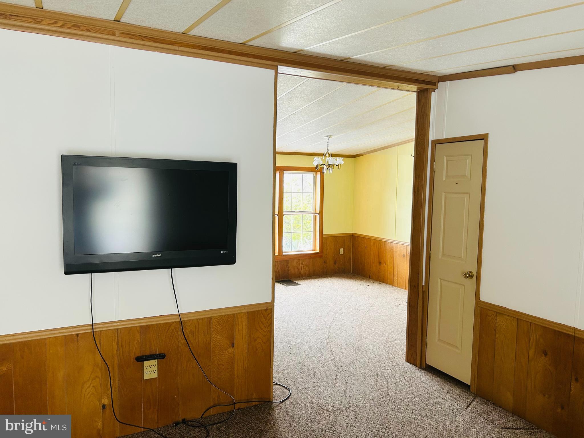 CRESTWOOD ESTATES MHP - Residential