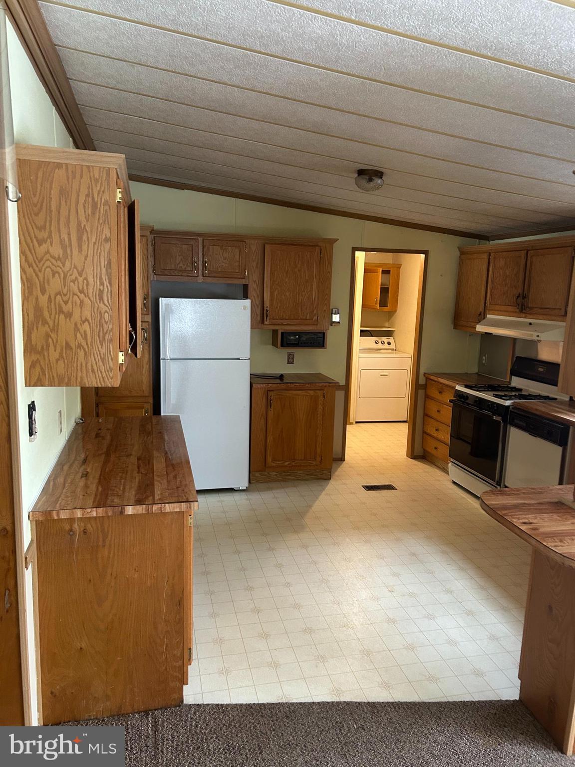 CRESTWOOD ESTATES MHP - Residential