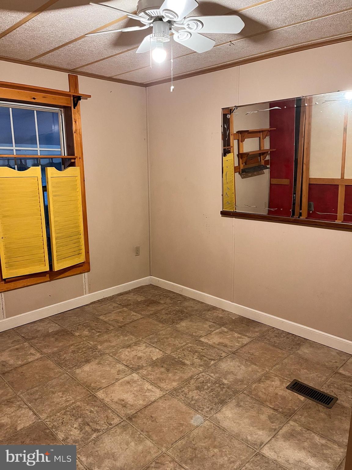 CRESTWOOD ESTATES MHP - Residential