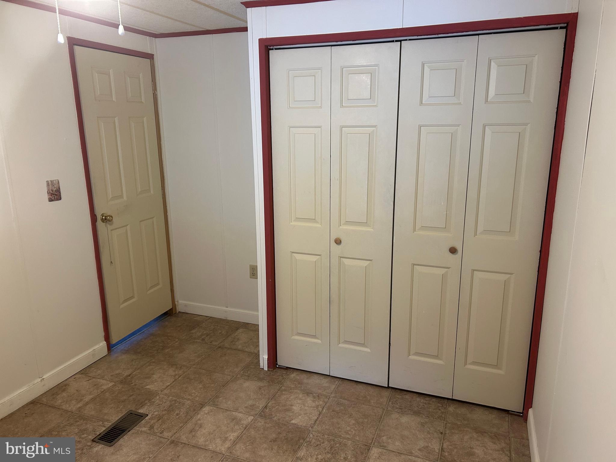 CRESTWOOD ESTATES MHP - Residential