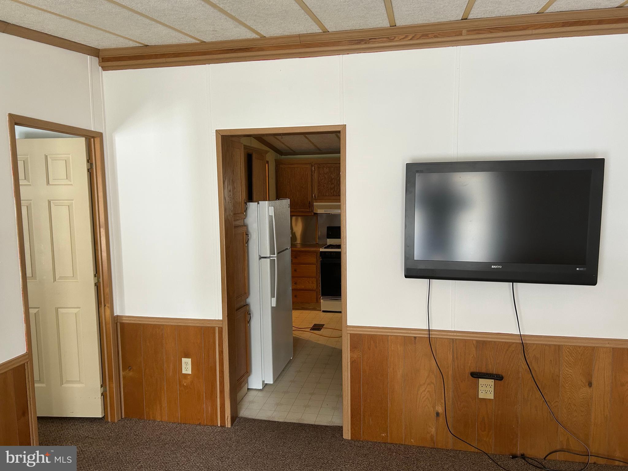 CRESTWOOD ESTATES MHP - Residential