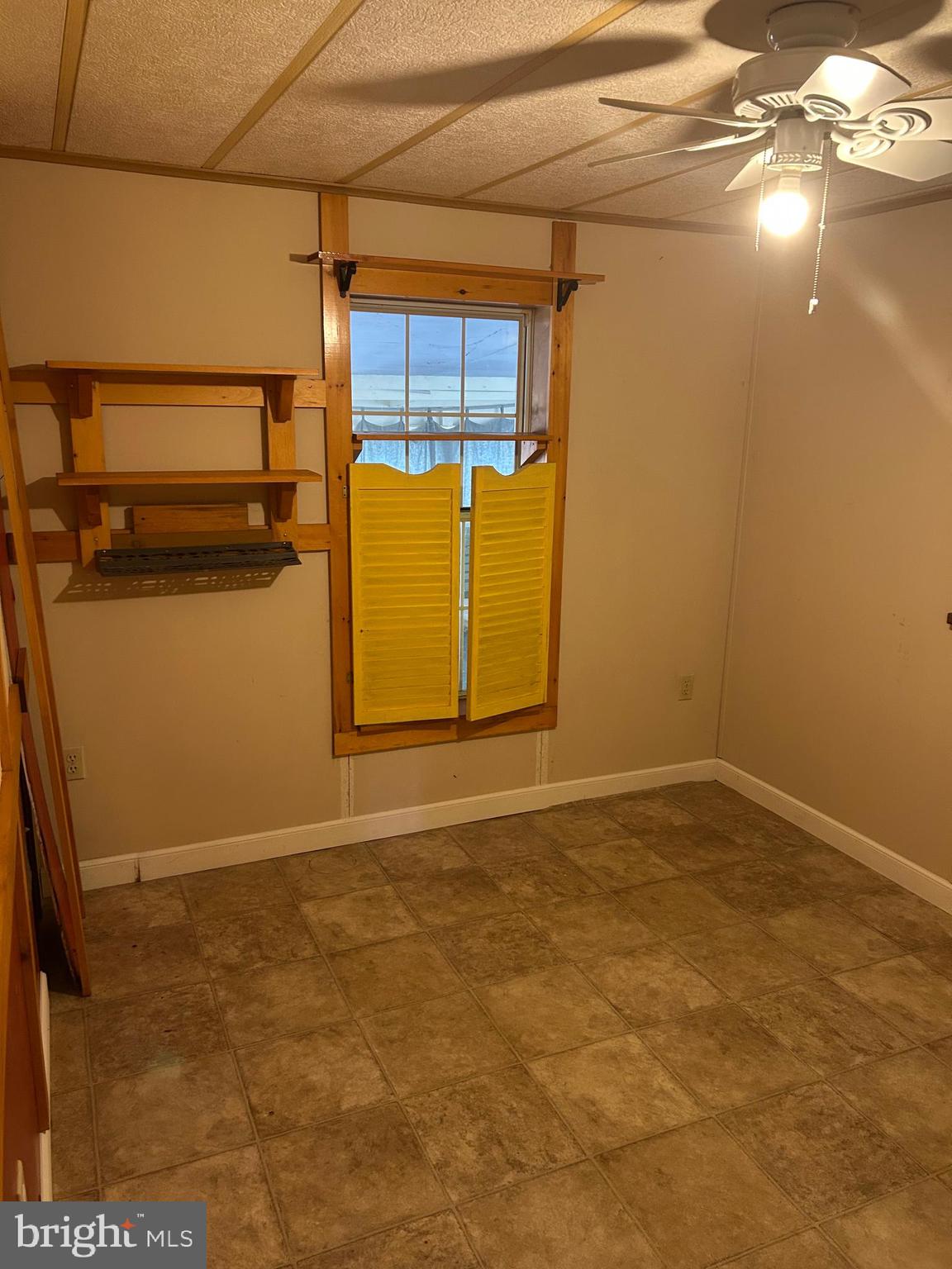 CRESTWOOD ESTATES MHP - Residential