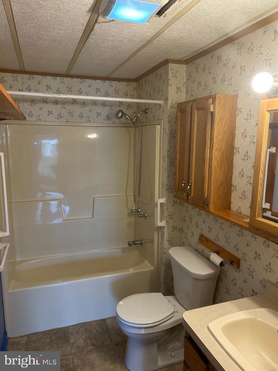 CRESTWOOD ESTATES MHP - Residential