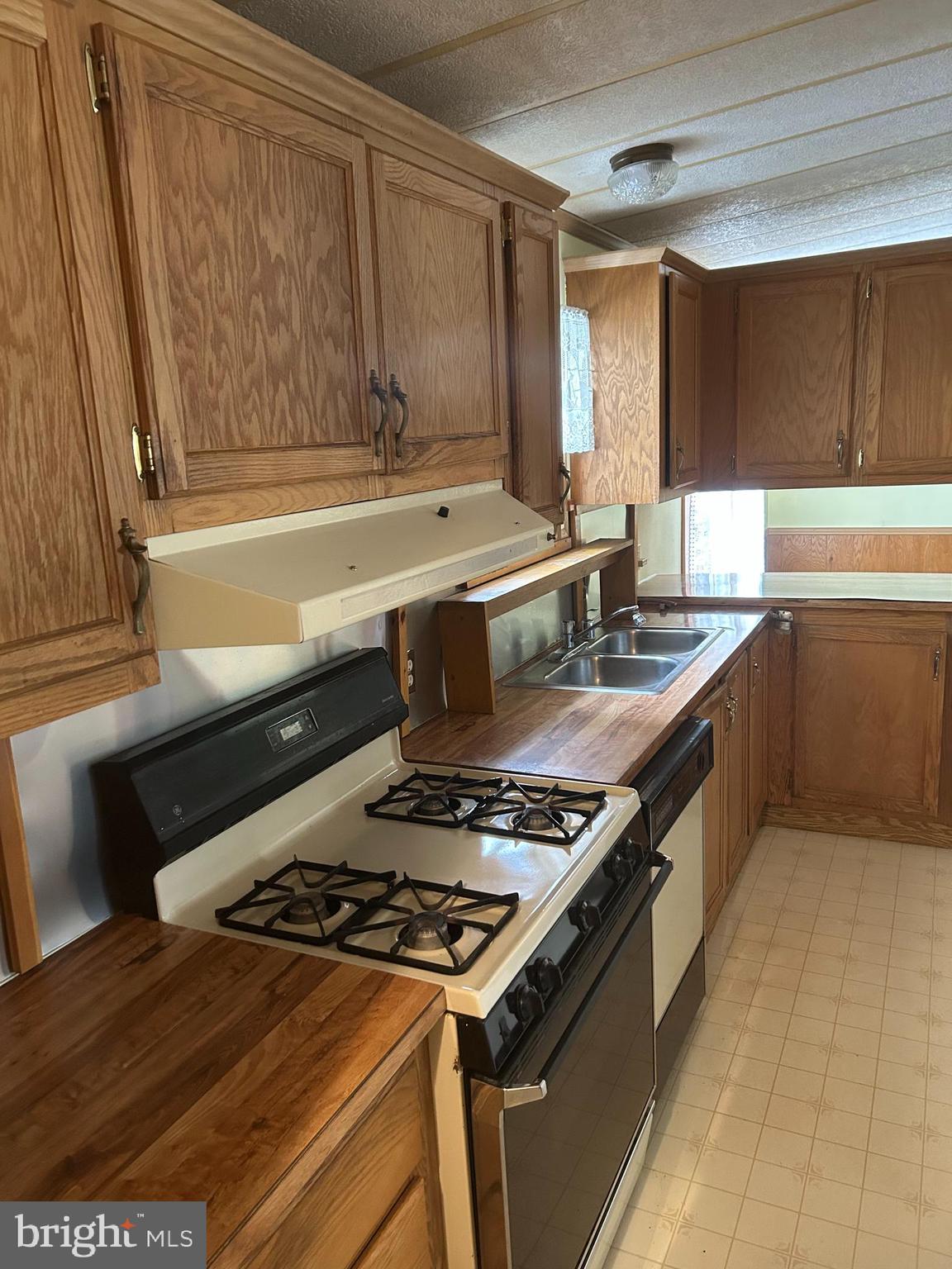 CRESTWOOD ESTATES MHP - Residential