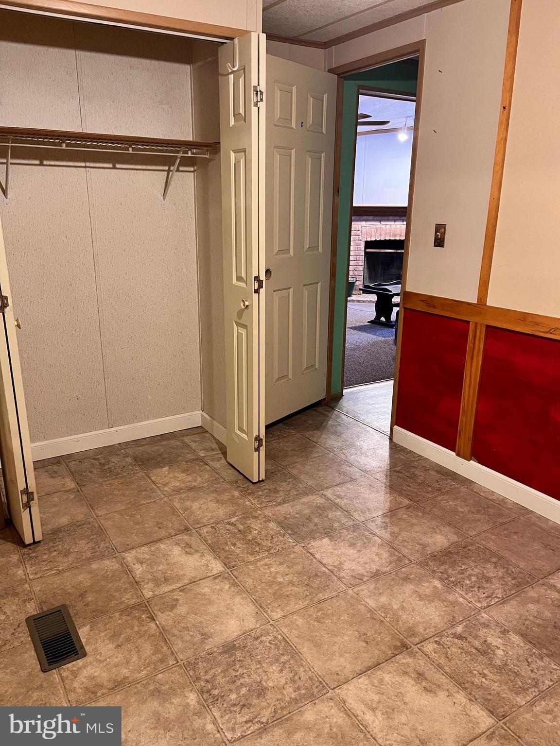 CRESTWOOD ESTATES MHP - Residential