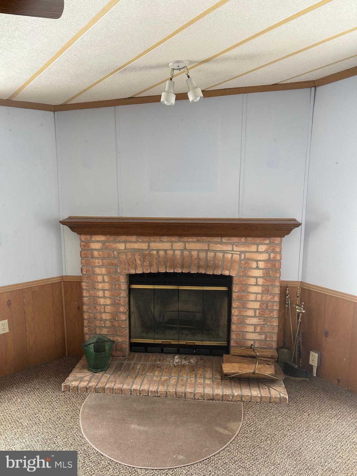 CRESTWOOD ESTATES MHP - Residential