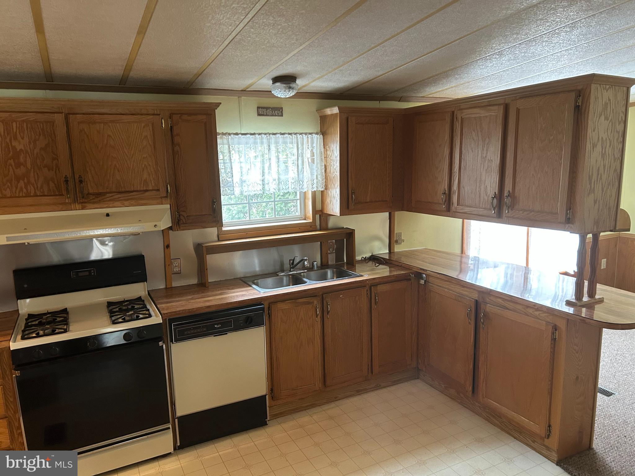 CRESTWOOD ESTATES MHP - Residential