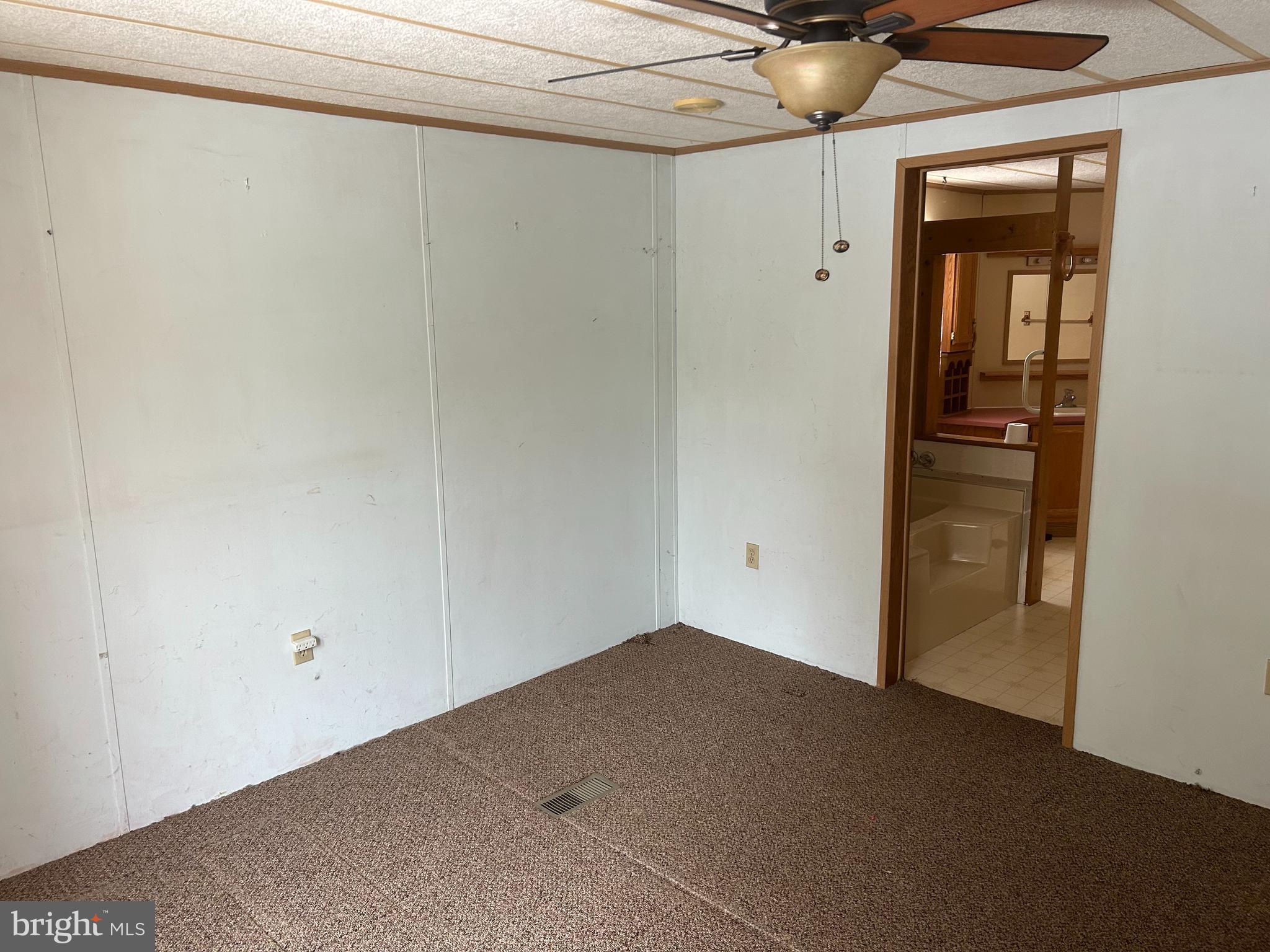 CRESTWOOD ESTATES MHP - Residential