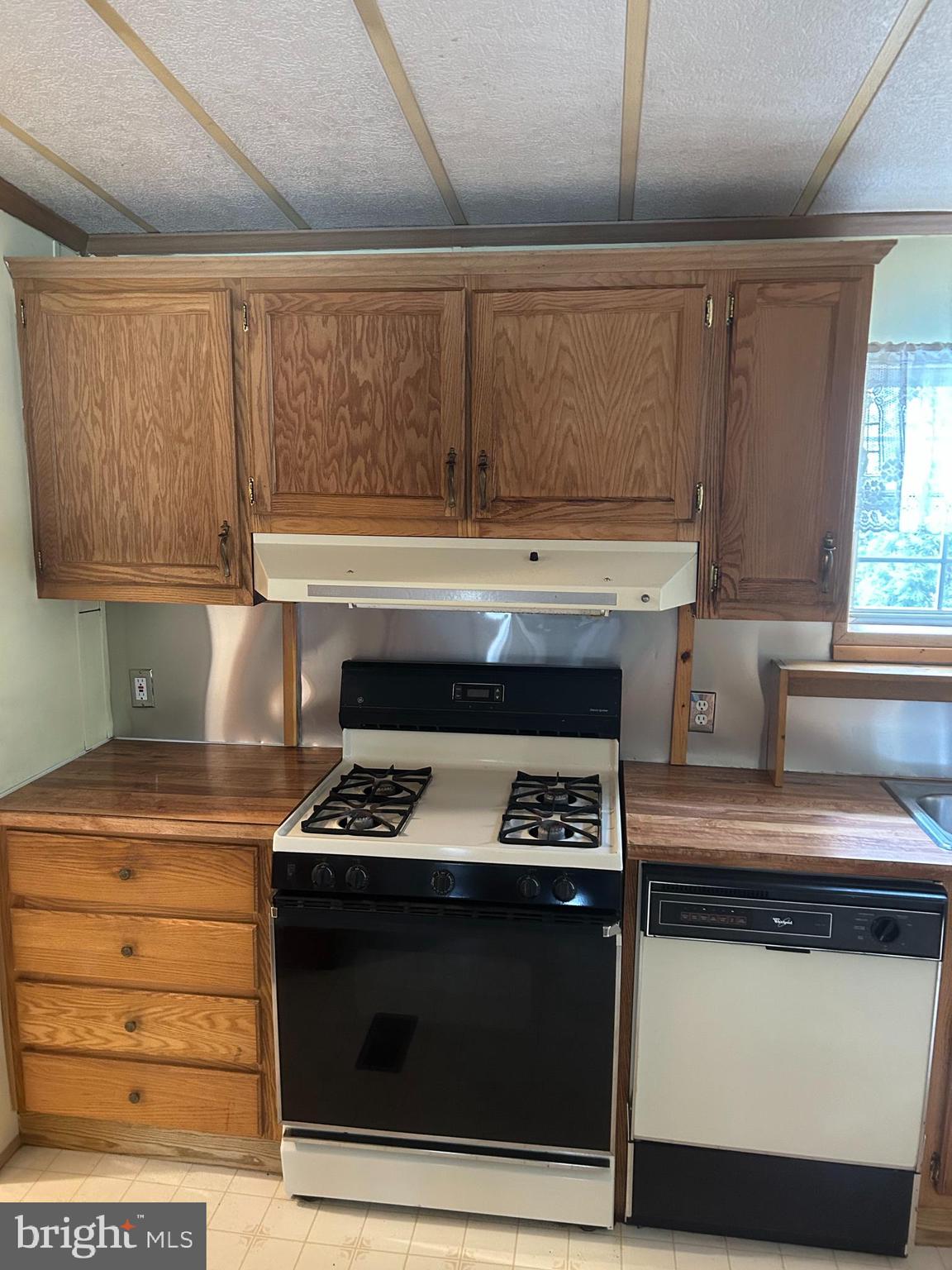 CRESTWOOD ESTATES MHP - Residential