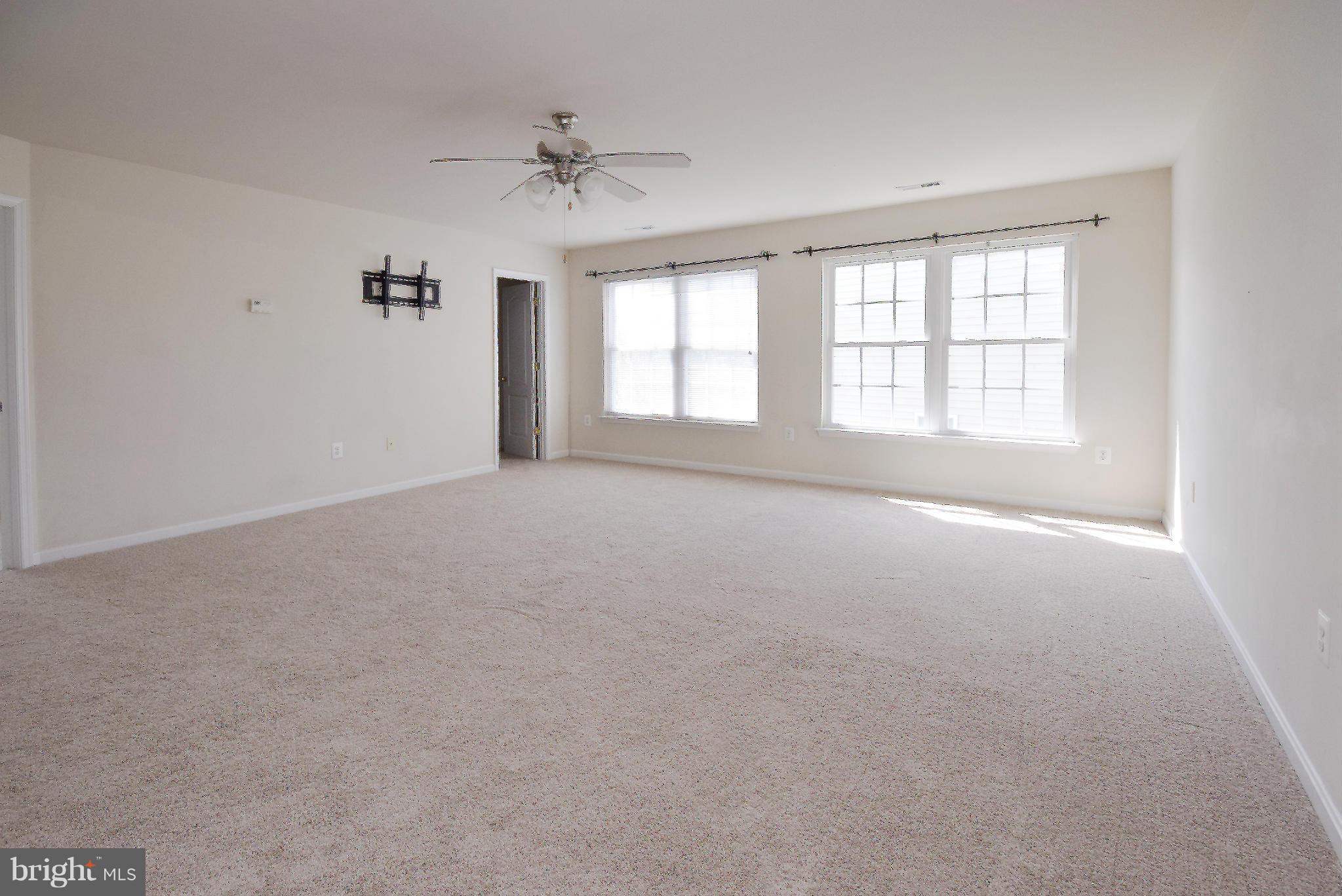 HOLLAND MEADOWS - Residential