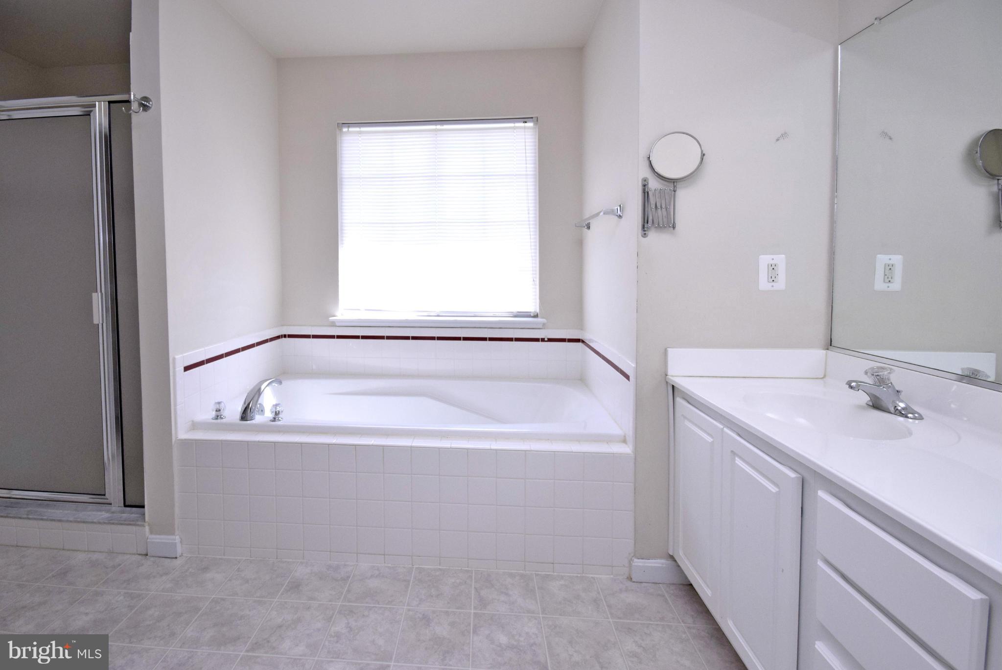 HOLLAND MEADOWS - Residential