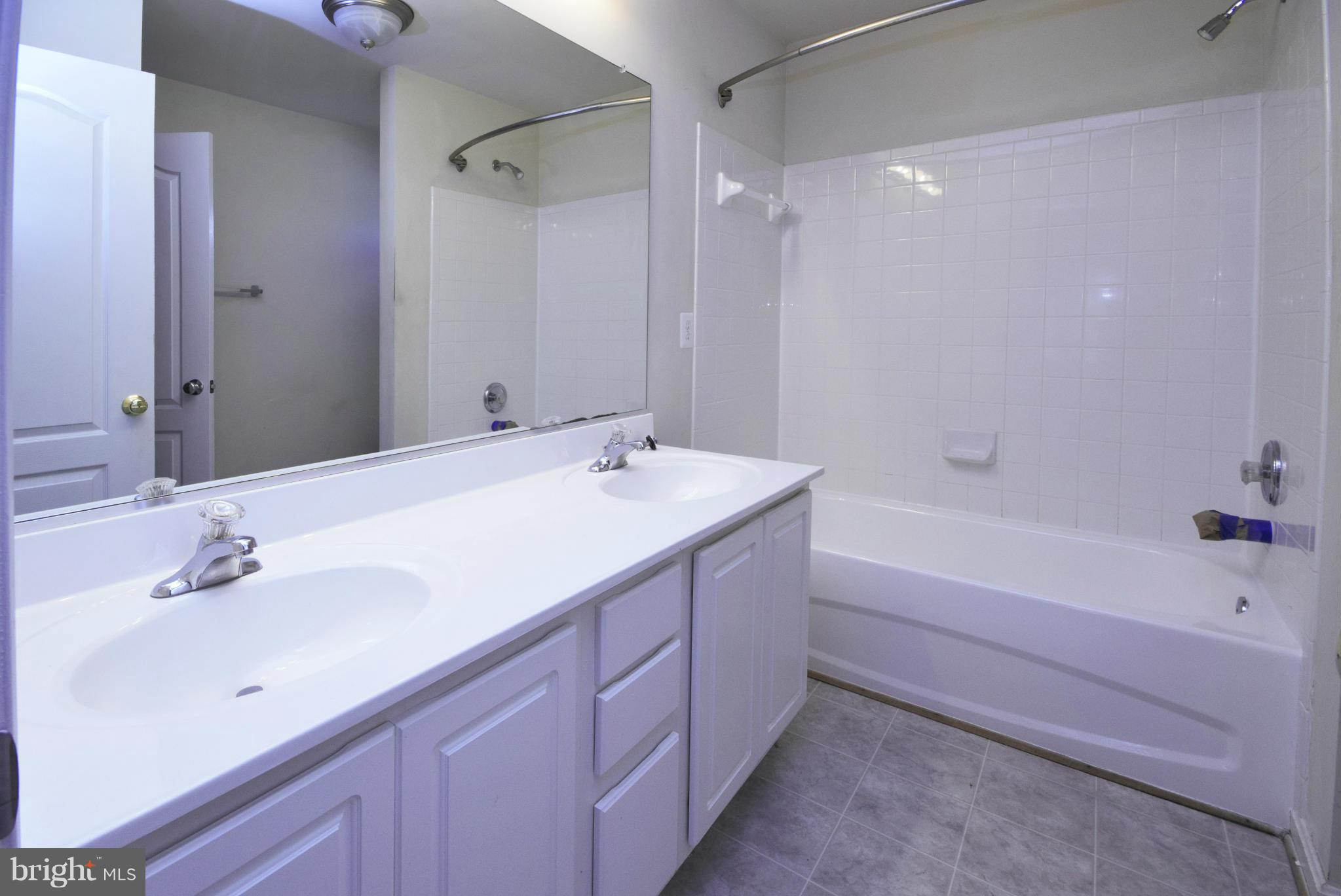 HOLLAND MEADOWS - Residential