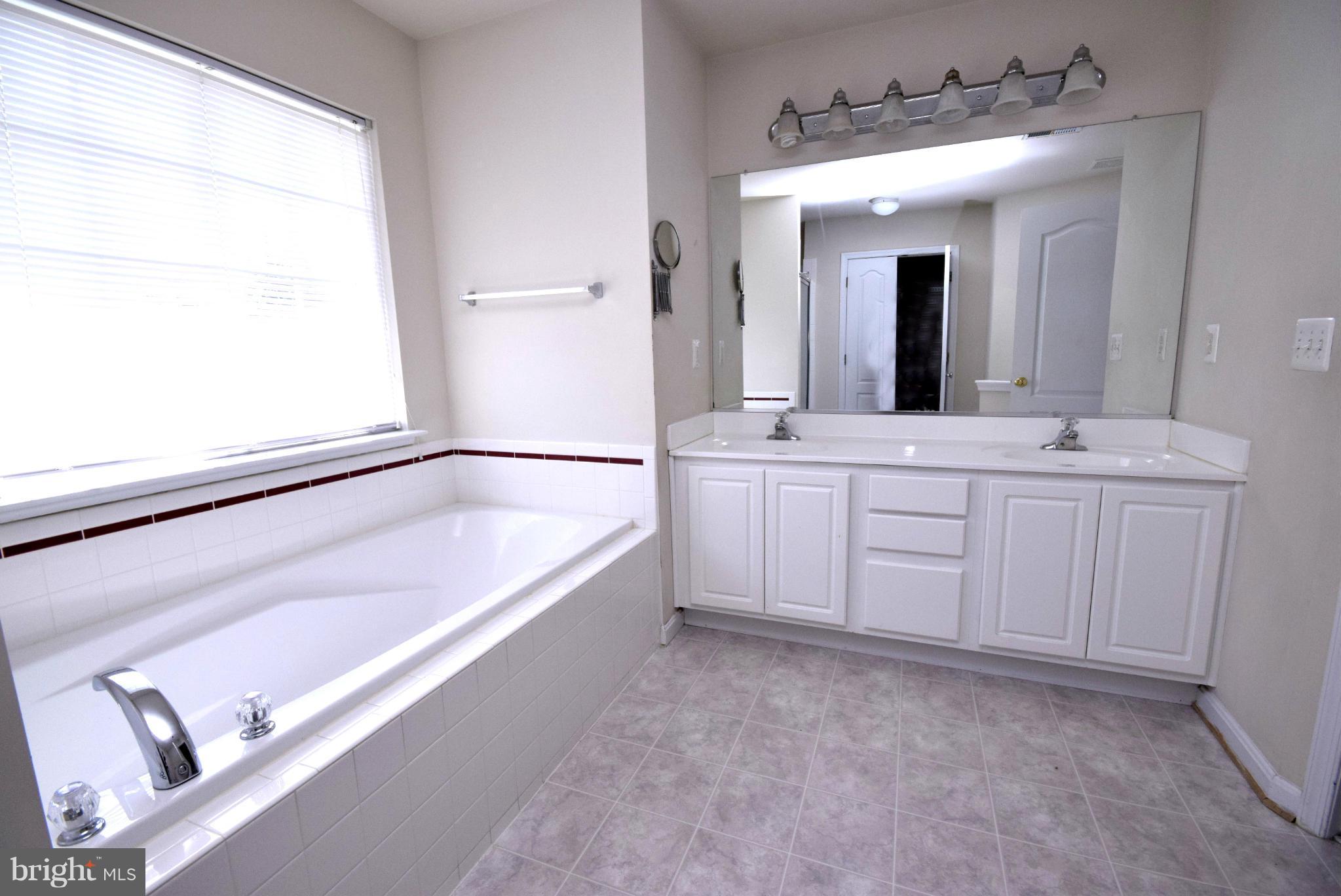 HOLLAND MEADOWS - Residential