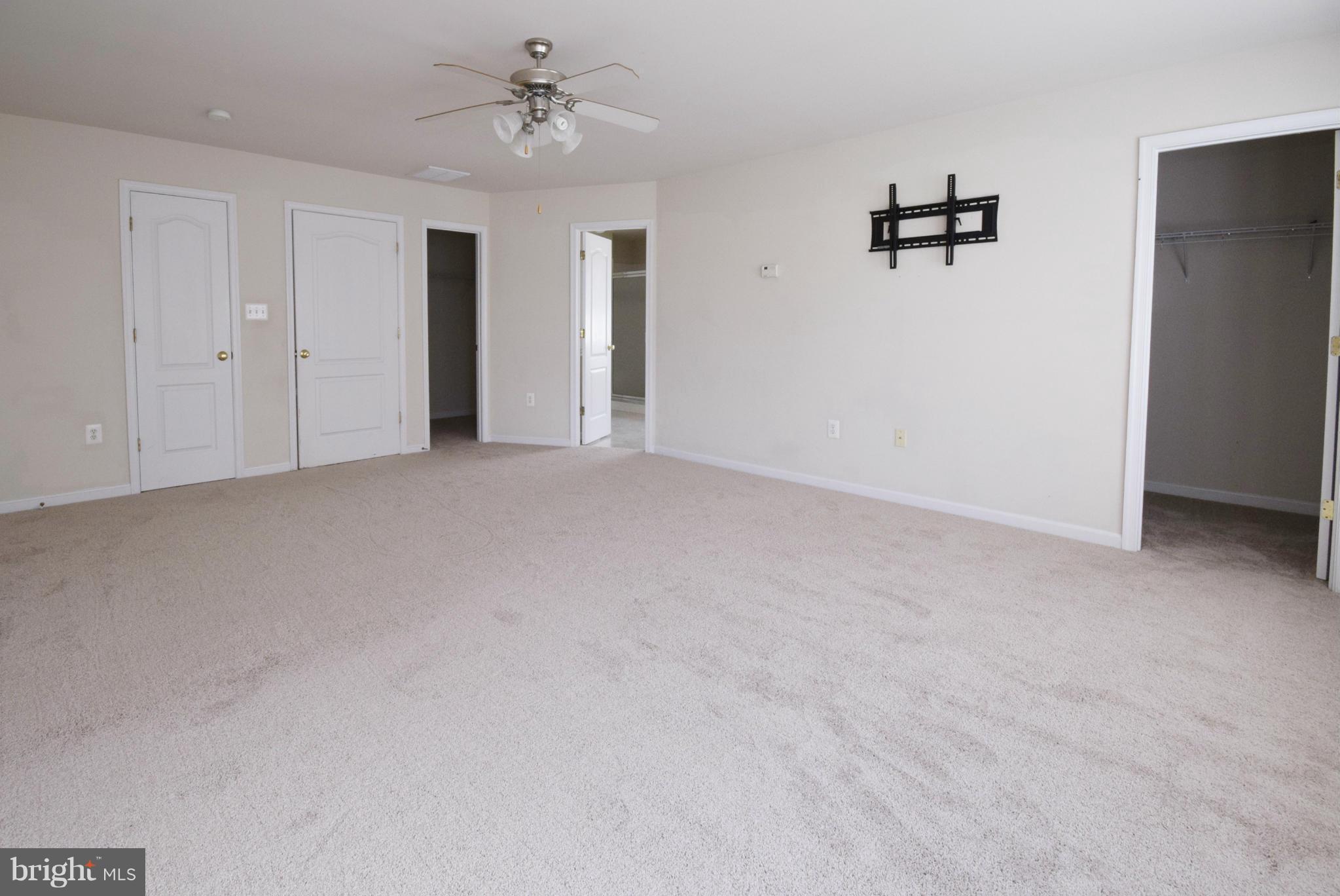 HOLLAND MEADOWS - Residential