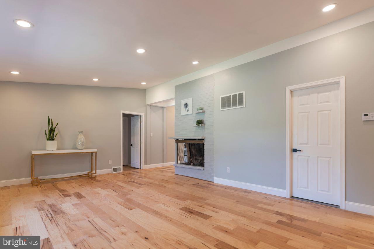 437 WILLOW WAY